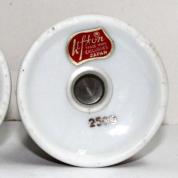 Lefton Christmas Theme Salt and Pepper Shakers With Stoppers - Picture 9 of 13